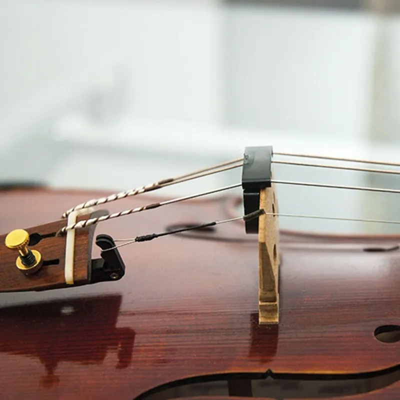 Dämpfer Geige auf Violine montiert