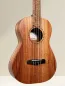 Preview: APC Bariton-Ukulele BS Simple – Deckeansicht mit massivem Koa-Korpus Preview: APC Bariton-Ukulele BS Simple – Deckeansicht mit massivem Koa-Korpus