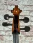 Mobile Preview: Schnecke-vorne-Ansicht eines Bucur Ioan Stradivarius linkshänder Modell Cello (Violoncello) Handarbeit 2023