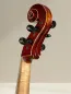 Preview: Cello da Spalla, viola Pompoza – handgefertigt von Simon Csaba 2025, Siebenbürgen – Schneckeansicht, hinten Preview: Cello da Spalla, viola Pompoza – handgefertigt von Simon Csaba 2025, Siebenbürgen – Schneckeansicht, hinten