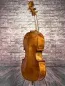 Mobile Preview: Rück-seitlich-Detailansicht eines Orbán Zsolt 5-Saiter Meister Cello Handarbeit aus Ungarn 2019