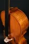 Mobile Preview: Halsansatzansicht von vorne eines Kalas Csaba \"Caribbean\" 4/4 Meister Cello (Violoncello) nach Montagnana \"Sleeping Beauty\" Handarbeit 2022