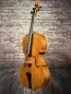 Mobile Preview: Front-Zarge-Detailansicht eines Bivaj Árt Meister Cello (Violoncello) Modell STRADIVARI Handarbeit 2021