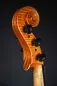 Mobile Preview: Schnecke-hinten-seitliich-Detailansicht eines Simon Joseph Cello da Spalla (Viola Pomposa) Handarbeit aus Siebenbürgen gebaut 2022