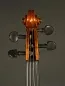 Mobile Preview: Schnecke-vorne-Detailansicht einer Simon Joseph Meister 7/8 Geige (Violine) Stradivari Modell Handarbeit 2020