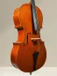 Preview: Nagy Karoly 4/4 Cello Modell Stradivarius – 2024, handgefertigt in Reghin, Siebenbürgen. Das Cello zeigt eine feine Spiritus-Handlackierung, massiven Vogelaugen Ahorn und eine ausgesuchte Fichtendecke, die für außergewöhnlichen Klang in allen Registern so