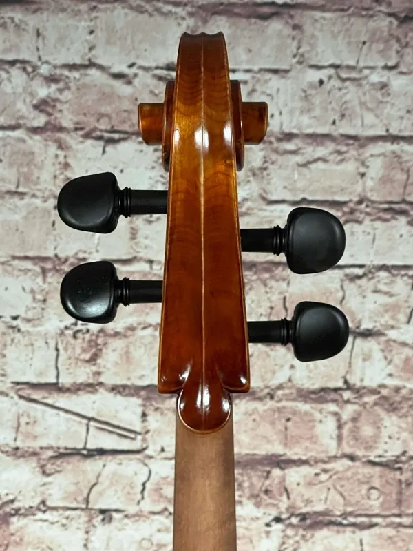 230423 Schnecke-hinten-Detailansicht eines Stoica Alin di Bottega Cello Handarbeit aus Siebenbürgen 2023