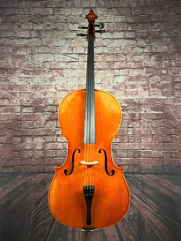 Front-Ansicht eines Stoica Alin Meister Cello Handarbeit aus Siebenbürgen 2021