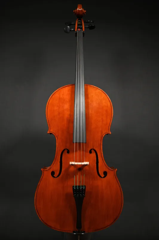 Frontansicht eines Stoica Alin 7/8 Cello (Violoncello) Handarbeit aus Siebenbürgen 2023