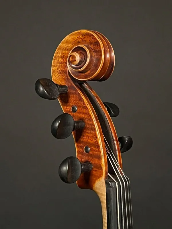 Schnecke-vorne-Seitlich-Detailansicht einer Simon Joseph 5Saiter 40,5 cm Konzert Viola (Bratsche) Handarbeit 2021