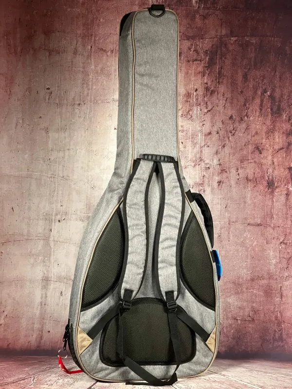 Rück-Detailansicht einer CNB CB1880D Gig Bag für Westerngitarre, Tasche für akustische Gitarre