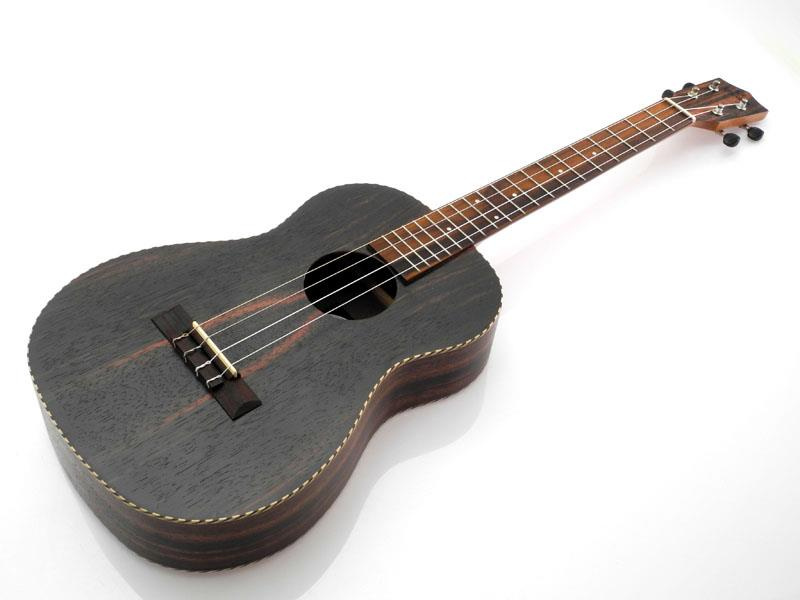 Preview: koki'o Ebenholz Bariton-Ukulele mit Tasche