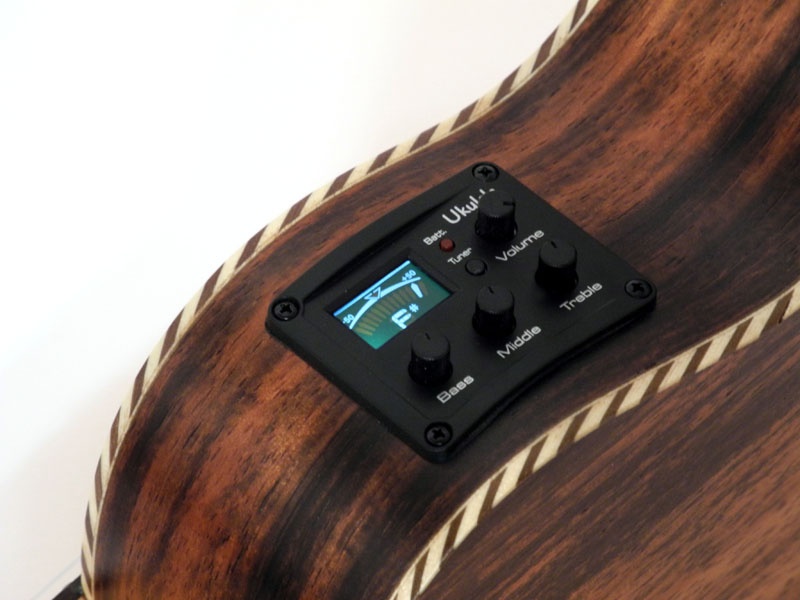 Preview: koki'o Ebenholz Bariton-Ukulele Elektrisch mit Tasche