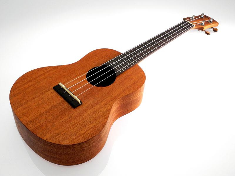 Preview: Ayers ULURU Mahagoni Tenor Ukulele aus Massivholz + Tasche
