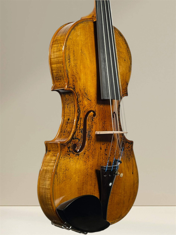 Preview: Geige von Brasnyó Antal (2024), antik lackiert, Decke- und Zargeansicht