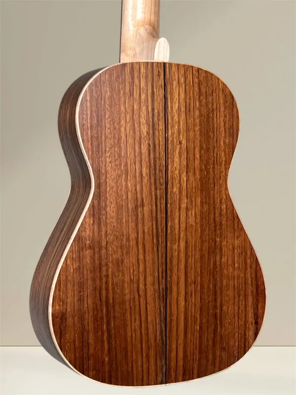 APC B OVA Traditional Bariton Ukulele aus massivem Ovangkol - Bodenansicht