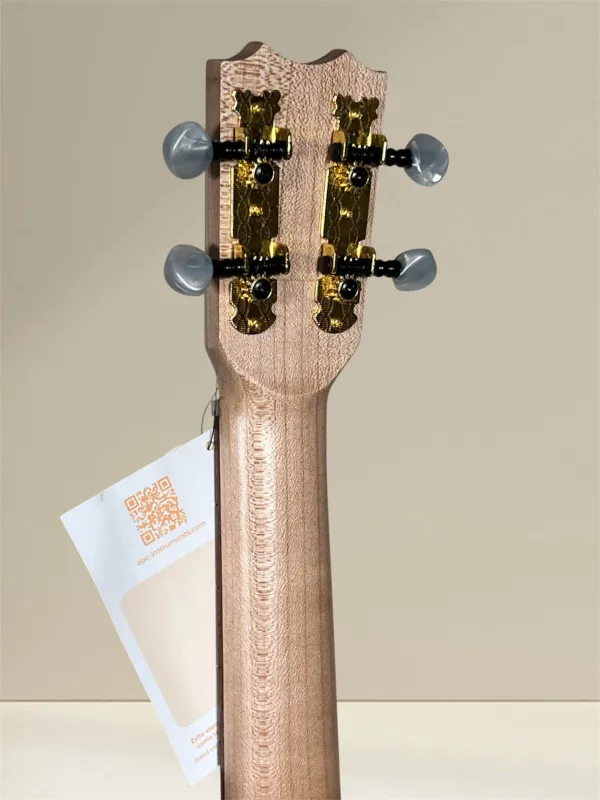 APC B OVA Traditional Bariton Ukulele aus massivem Ovangkol - Kopfanicht mit Mechaniken