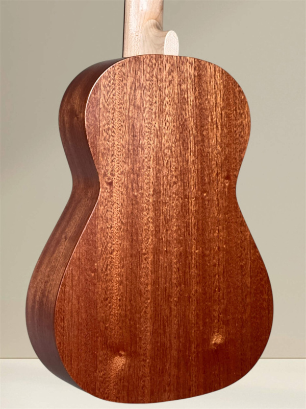 Preview: APC BL Simple Bariton Ukulele aus massivem Mahagoni - Bodenansicht