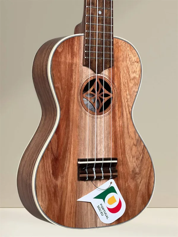 APC CROS ROSACEA Concert Ukulele aus massiver Akazie - Deckeansicht