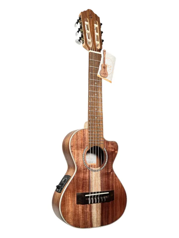 APC GC CW Guitarlele aus vollmassiver Koa-Akazie mit Cutaway – Vorderansicht