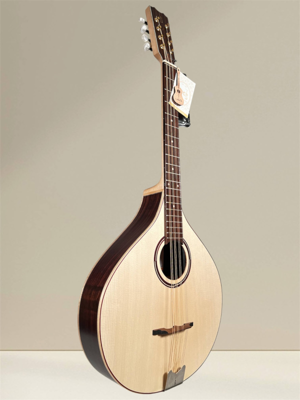 Preview: APC MOC312 Oktav-Mandoline – Vollmassiv aus Palisander und Fichte - Vorderansicht, seitlich