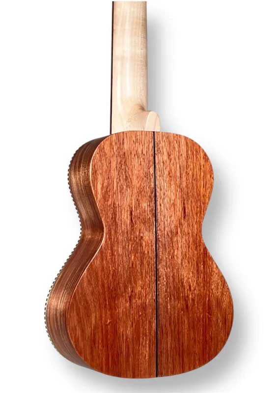 APC GT Guitarlele, Modell Traditional aus vollmassiver Akazie – Bodenansicht