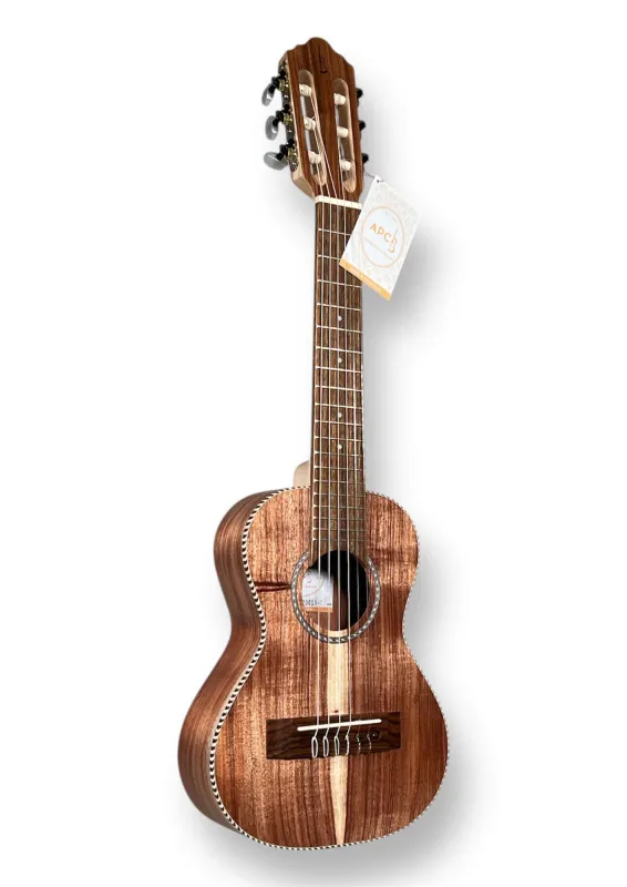 APC GT Guitarlele, Modell Traditional aus vollmassiver Akazie – Vorderansicht