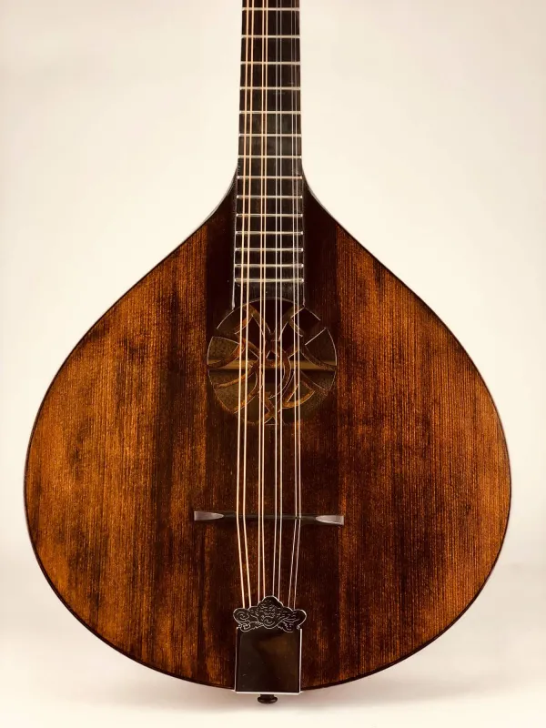 ARIS Concerto Maestro Bouzouki, antik-Look-Finish im Detail auf Decke des Bouzoukis