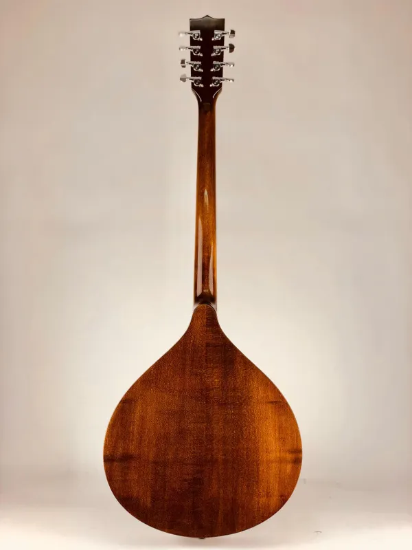 Rückansicht des ARIS Concerto Maestro Bouzouki mit antikisiertem Natur-Finish