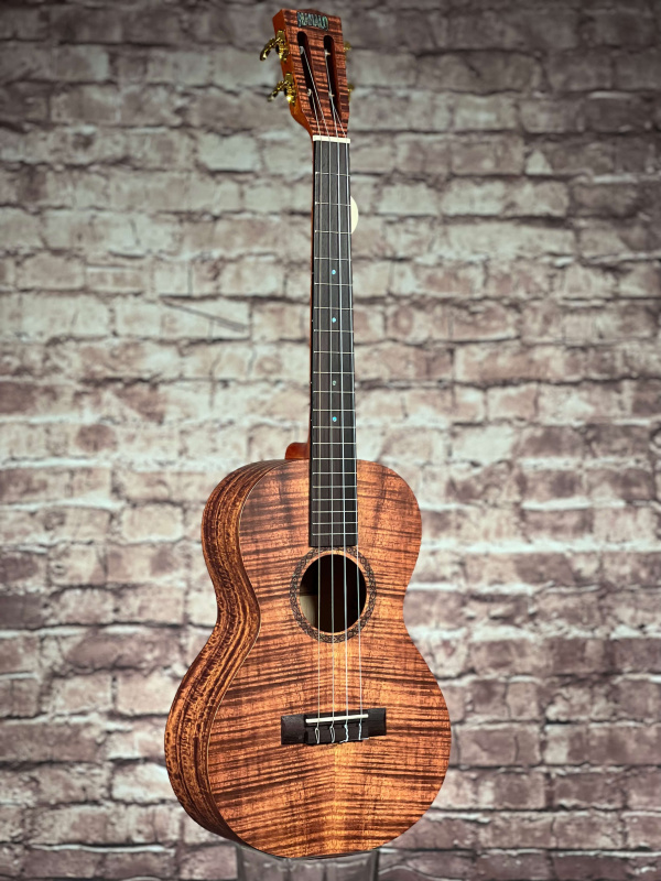 Preview: MAHALO Koa Baritone Ukulele mit Tasche