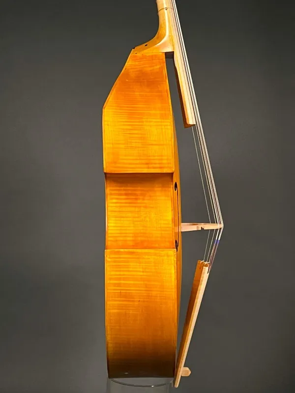 Zargenansicht rechts einer Bakos András 7-Saitige Bass Tenor Viola da Gamba Handarbeit aus Siebenbürgen gebaut 2023