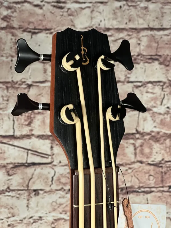 Kopf-oben-Detailansicht einer APC Bass Ukulele Modell Classic, Handarbeit aus Portugal