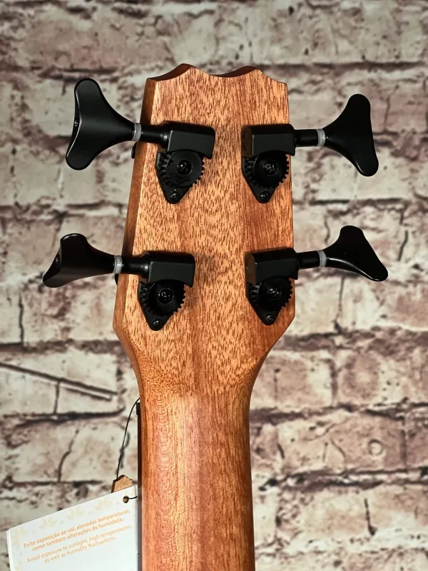 Kopf-unten-Detailansicht einer APC Bass Ukulele Modell Classic, Handarbeit aus Portugal