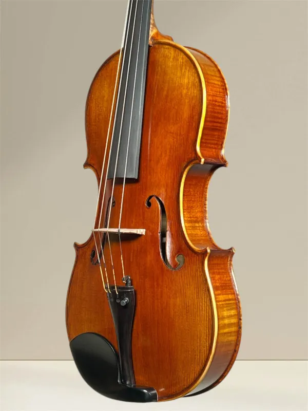 Simon Joseph Meister-Bratsche 42,3 cm, Stradivari Modell, gebaut 2023 in Siebenbürgen – Deckeansicht, seitlich