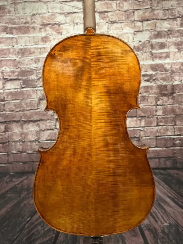 Boden-Detailansicht eines Orbán Zsolt 5-Saiter Meister Cello Handarbeit aus Ungarn 2019