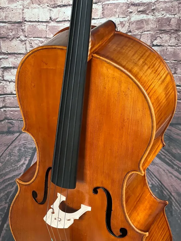 Steg-Detailansicht eines Stoica Alin di Bottega Cello Handarbeit aus Siebenbürgen 2022