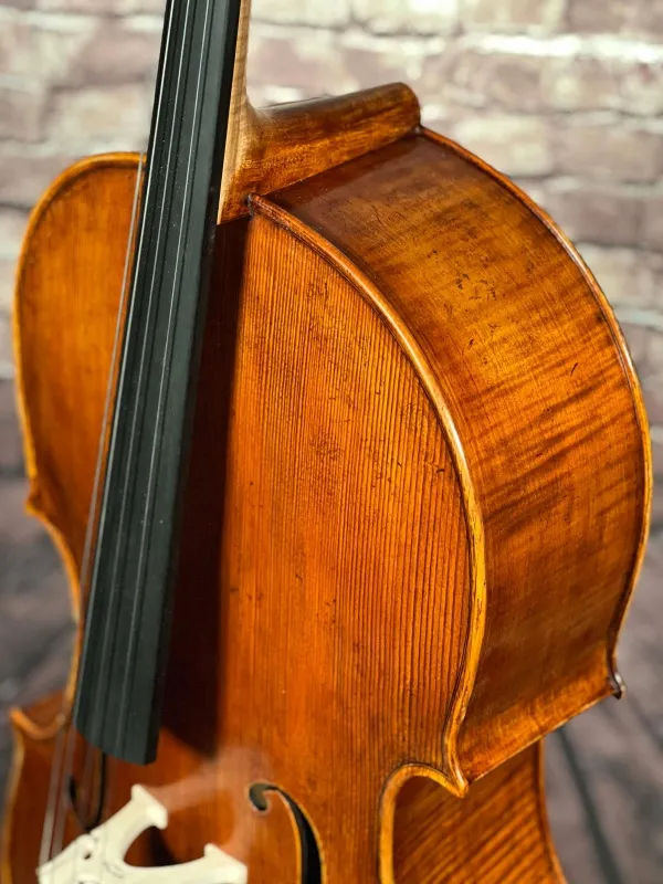 Halsansatz-Decke-Detailansicht einer Simon Joseph Montagnana Cello (Violoncello) Handarbeit 2022
