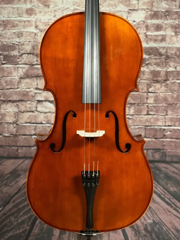 Decken-Detailansicht eines Stoica Alin Professional Cello Handarbeit aus Siebenbürgen 2021