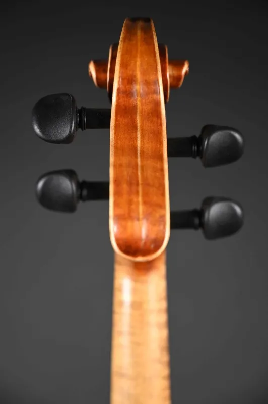 Schnecke-hinten-Detailansicht einer Simon Joseph Corneless Geige (Violine) Handarbeit 2022