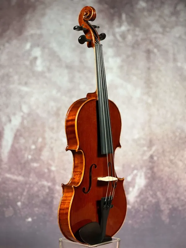 Decke-Zarge-Detailansicht einer Reghino 1/2 Geige (Violine)