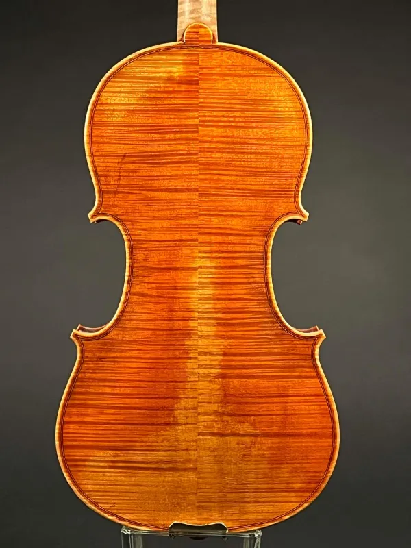 Boden-Detailansicht einer Butiu Cornel \"Professional\" Geige (Violine) Handarbeit 2018