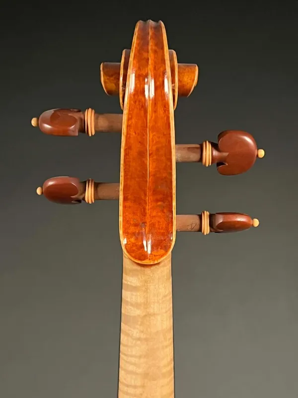 Schnecke-hinten-Detailansicht einer Butiu Cornel \"Professional\" Geige (Violine) Handarbeit 2018