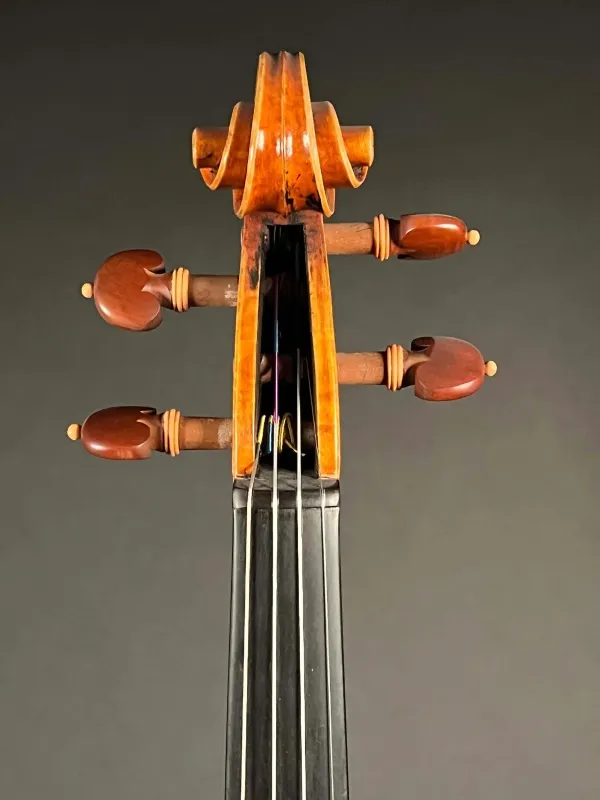 Schnecke-vorne-Detailansicht einer Butiu Cornel \"Professional\" Geige (Violine) Handarbeit 2018