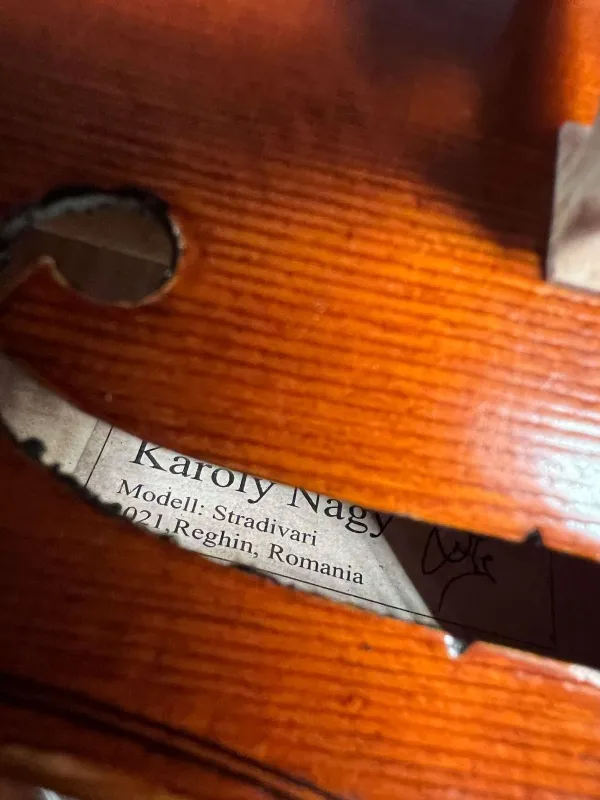 Etikett-Detailansicht einer Nagy Károly 4/4 \"di Bottega\" Geige (Violine), genaut in Reghin, RO