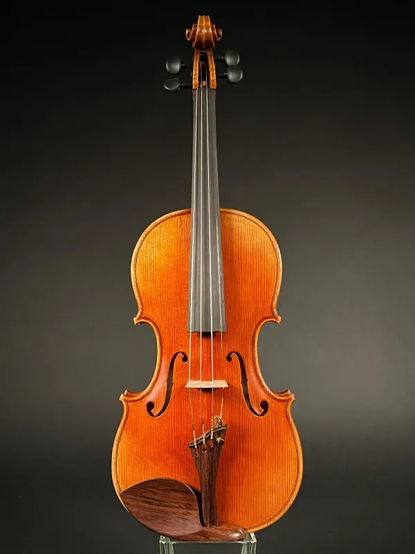 Front-Detailansicht einer Pop Dumitru 4/4 \"di Bottega\" Geige (Violine) Handarbeit 2018