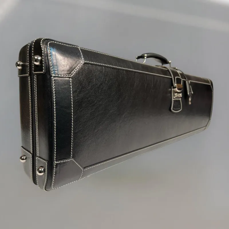 Vertikaler Füße am exklusiven Violine Lederetui
