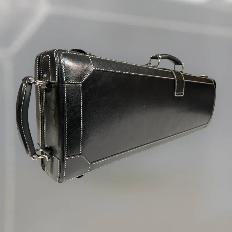 Vertikaler Tragegriff am exklusiven Violine Lederetui