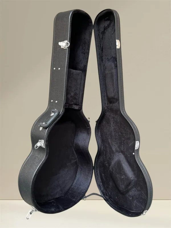Karl Höfner Westerngitarren-Koffer passend für Jumbo Gitarren - Ansicht geöffnet