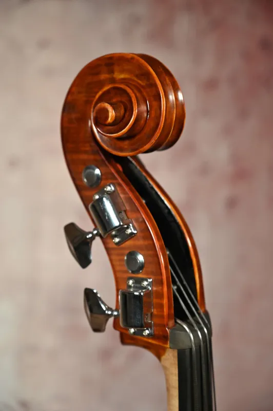 Reghino Birnenform Mini Bass 1/16 Kontrabass - Schneckenansicht-vorne-seitlich