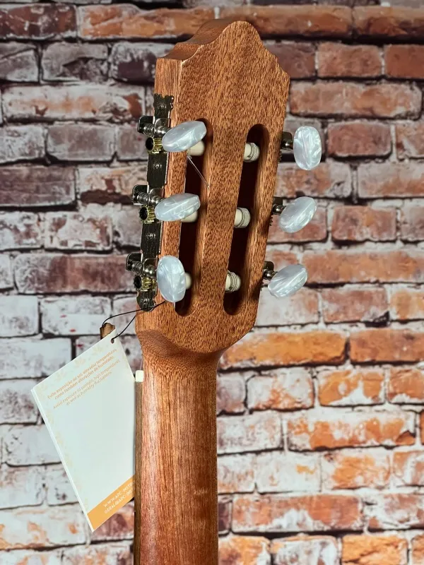 Kopf-hinten-Detailansicht einer APC Kontert (Classic) Gitarre Modell GC200 OP 7/8